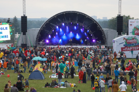Ready-made stage with Tunnel Roof 16m x 12m